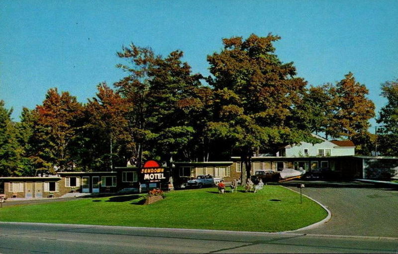 Sundown Motel - Old Postcard Photo (newer photo)